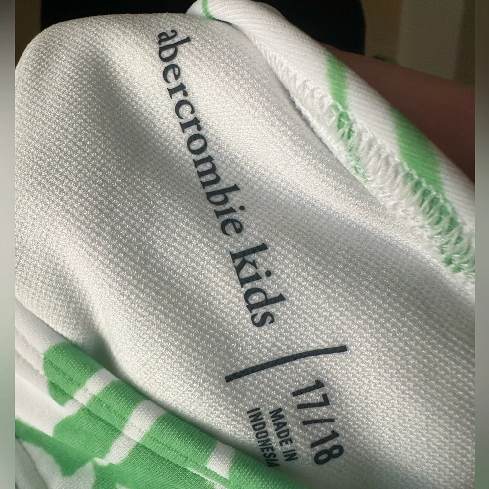 Girls Abercrombie swimsuit - size 17/18
